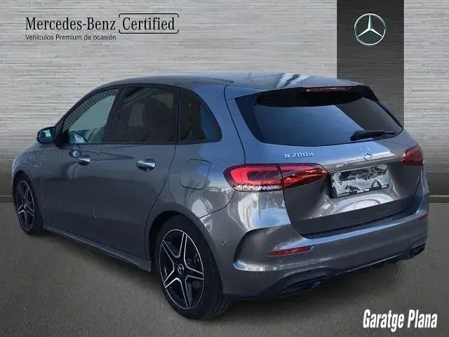 Usado Mercedes B200 150 CV (110 kW) 2022 Gris montaña Utilitario