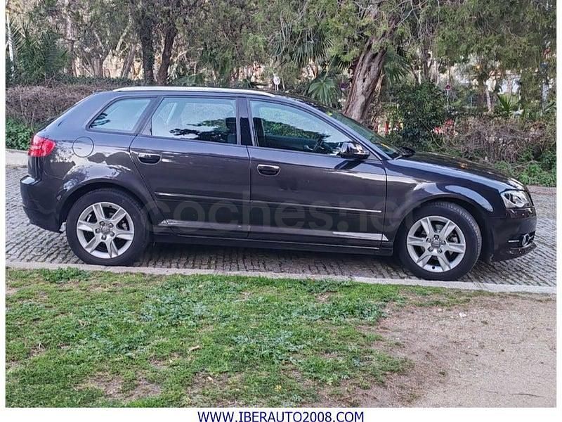 Usado Audi A3 Attraction 105 CV (77 kW) 2011 Gris / plata Utilitario