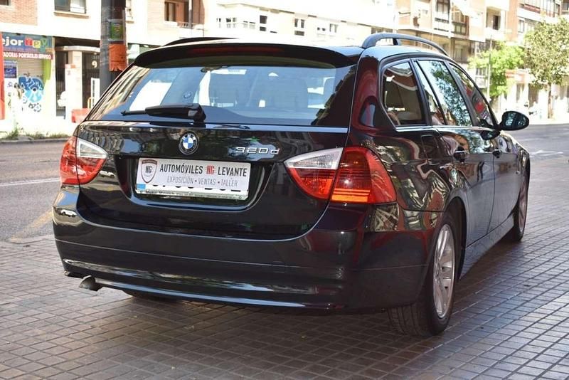Usado BMW 320 163 CV (119 kW) 2006 Negro Familiar