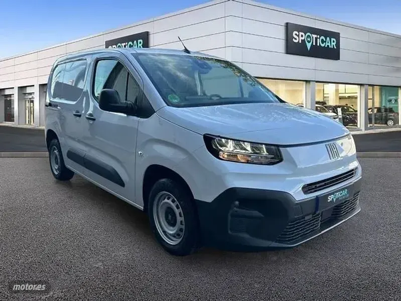 Usado Fiat Doblò 102 CV (75 kW) 2025 Blanco Monovolumen