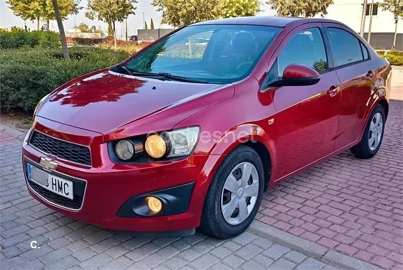 Usado Chevrolet Aveo LT 75 CV (55 kW) 2012 Rojo Berlina