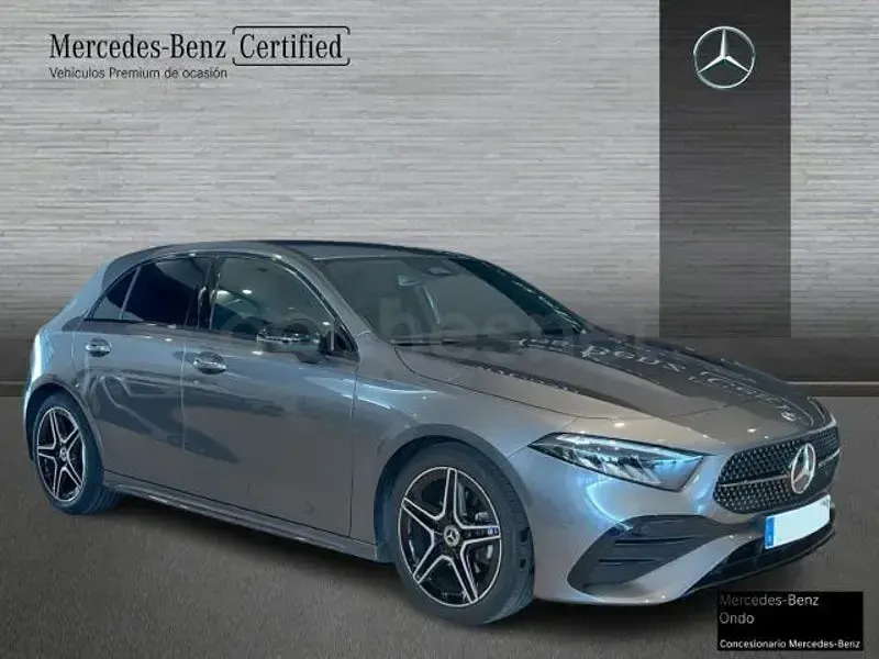 Usado Mercedes A180 136 CV (100 kW) 2025 Gris / plata Berlina