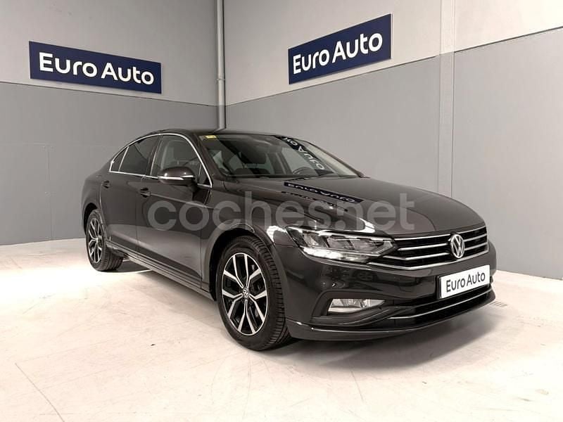 Gris / plata Usado 2020 VW Passat Executive Berlina | 14.900 € (Buen precio) - Imagen 1/4