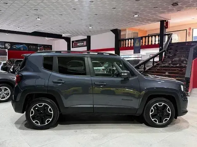 Usado Jeep Renegade 240 CV (176 kW) 2022 Gris / plata SUV