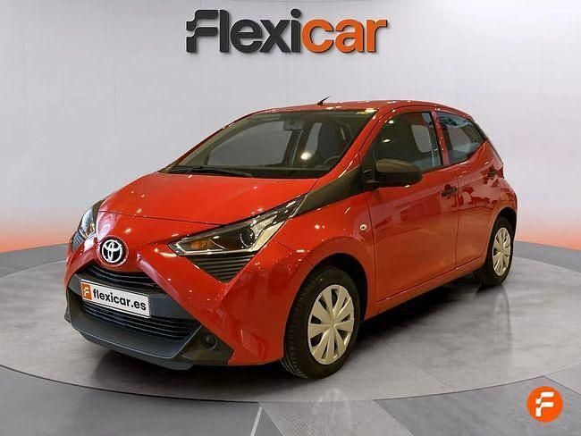 Usado Toyota Aygo X-play 72 CV (52 kW) 2021 Rojo Utilitario