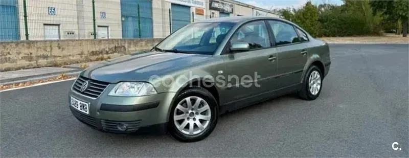 Usado VW Passat Conceptline 100 CV (73 kW) 2002 Gris / plata Berlina