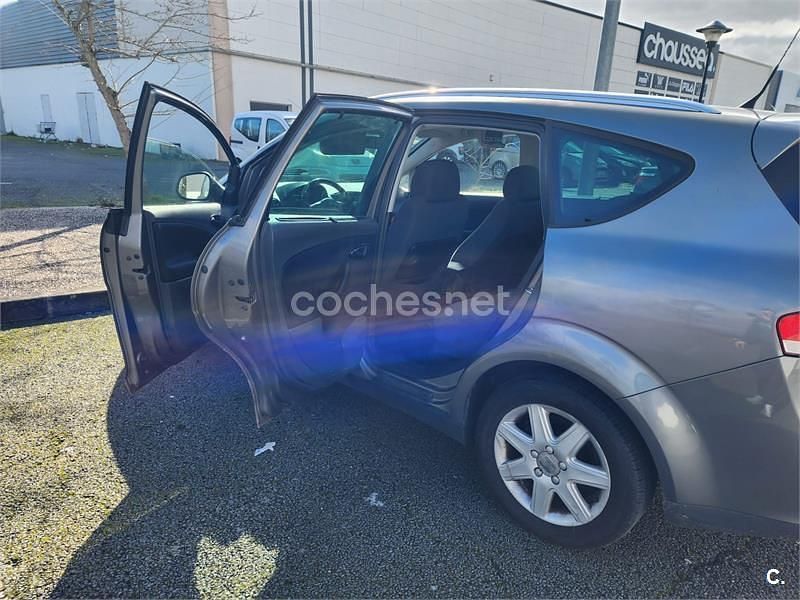 Usado Seat Altea Reference 105 CV (77 kW) 2008 Gris / plata Monovolumen