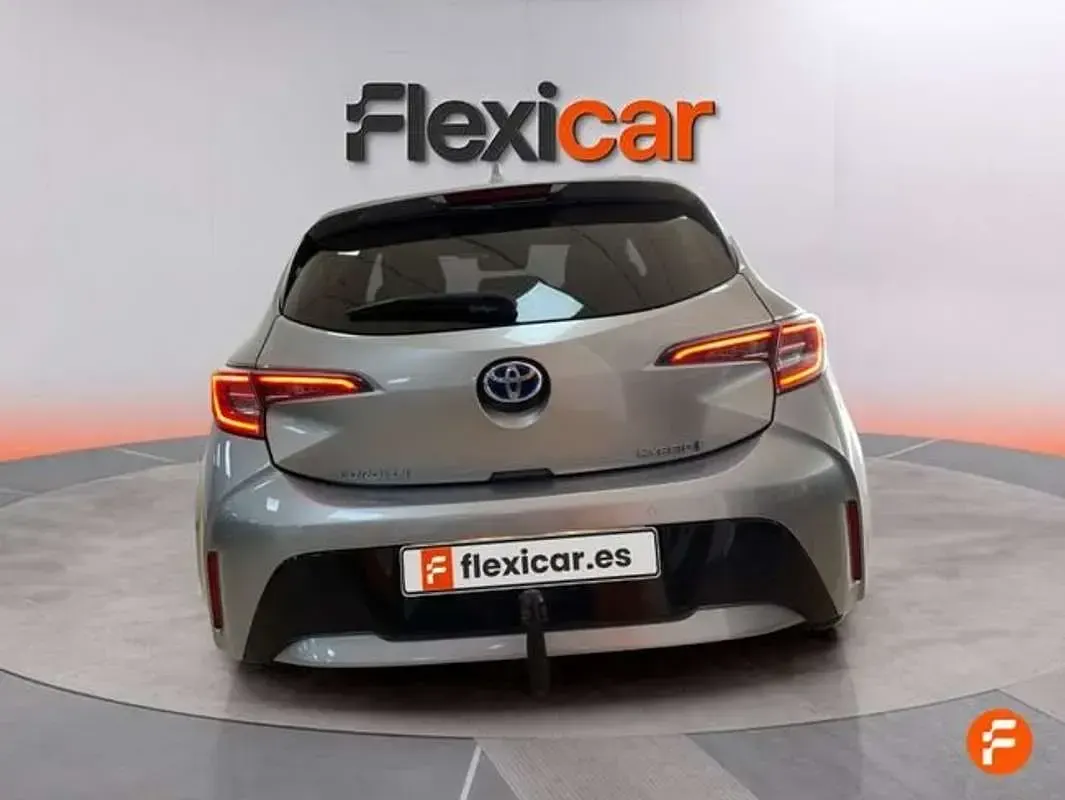 Usado Toyota Corolla Plus 122 CV (89 kW) 2023 Gris Berlina