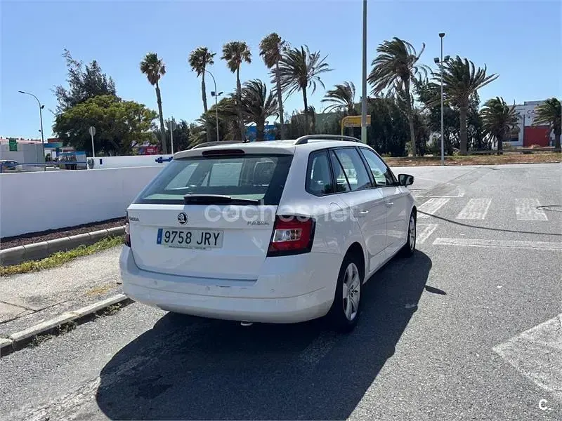Usado Skoda Fabia Style 90 CV (66 kW) 2016 Blanco Familiar