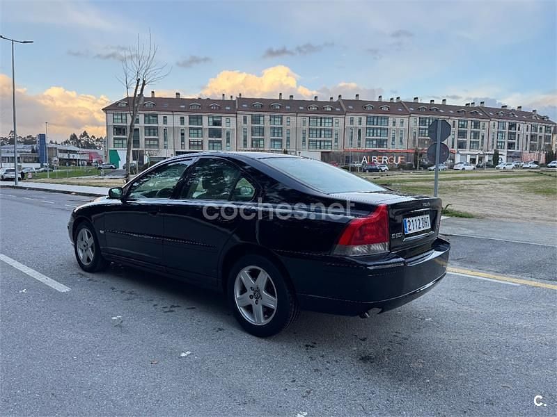 Usado Volvo S60 Summum 163 CV (119 kW) 2005 Negro Berlina
