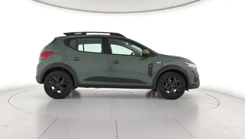 Usado Dacia Sandero Extreme 101 CV (74 kW) 2025 Verde Berlina