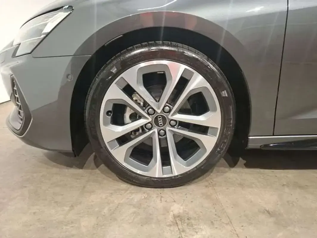 Usado Audi A3 S-Line 150 CV (110 kW) 2026 Gris Berlina