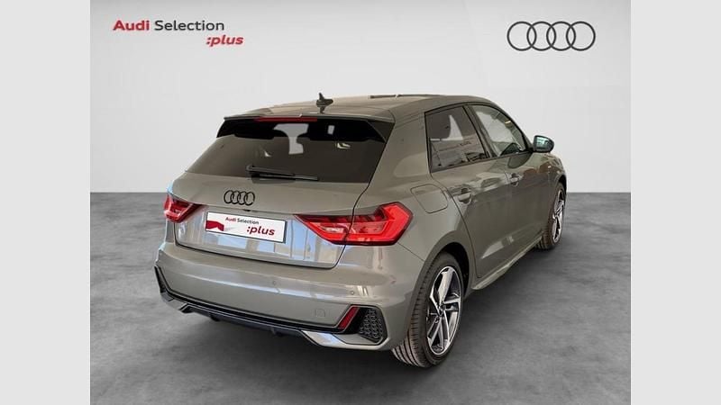 Usado Audi A1 Sportback Black Edition 116 CV (85 kW) 2024 Gris cronos (metalizado)/techo negro mito Utilitario