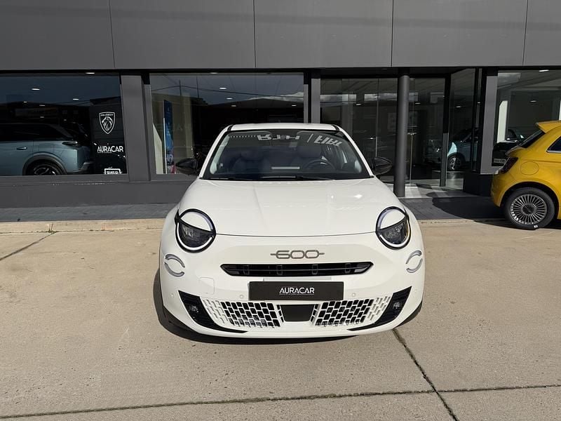 Nuevo Fiat 600 Icon 110 CV (80 kW) 2025 Blanco SUV