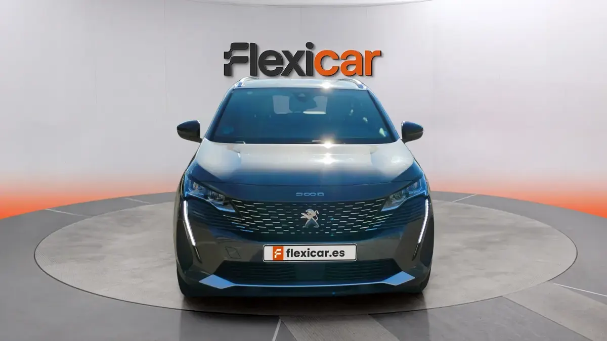 Usado Peugeot 5008 GT 130 CV (95 kW) 2024 Gris SUV