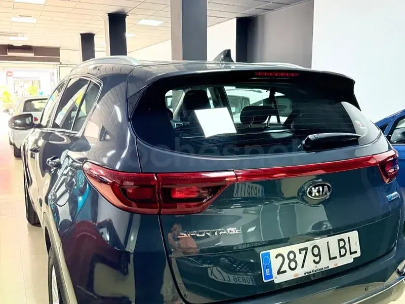 Usado Kia Sportage 136 CV (100 kW) 2019 Gris / plata SUV