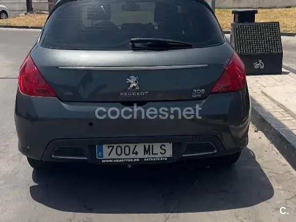 Usado Peugeot 308 Active 112 CV (82 kW) 2012 Gris / plata Berlina