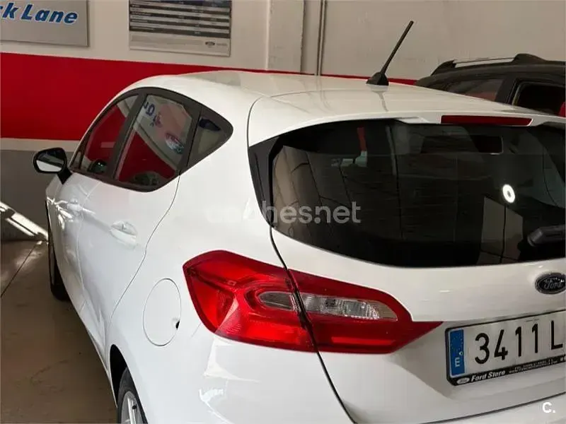 Usado Ford Fiesta Trend 85 CV (62 kW) 2019 Blanco Utilitario