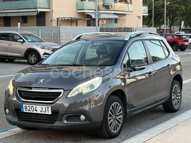 Usado Peugeot 2008 Allure 100 CV (73 kW) 2015 Gris / plata SUV