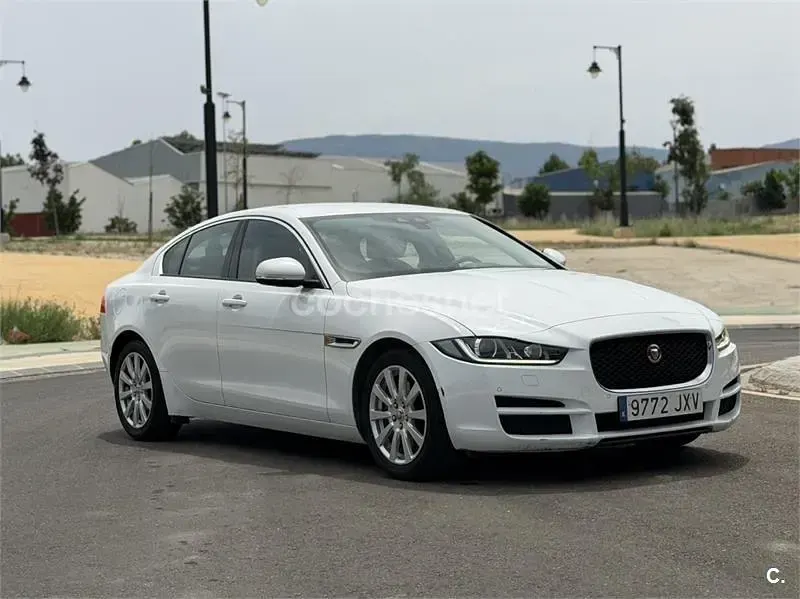 Usado Jaguar XE Pure 180 CV (132 kW) 2017 Blanco Berlina