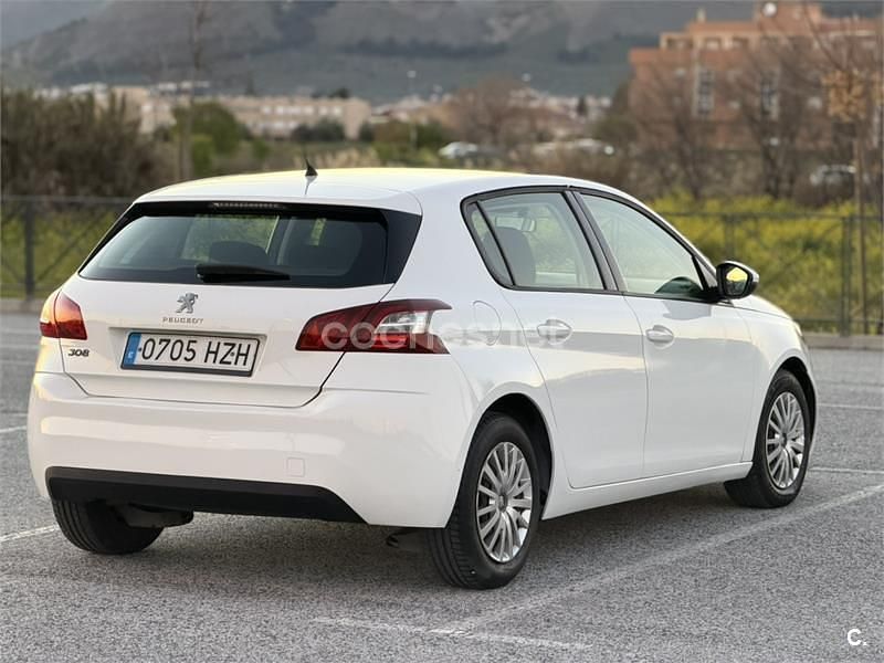 Usado Peugeot 308 Active 115 CV (84 kW) 2014 Blanco Berlina