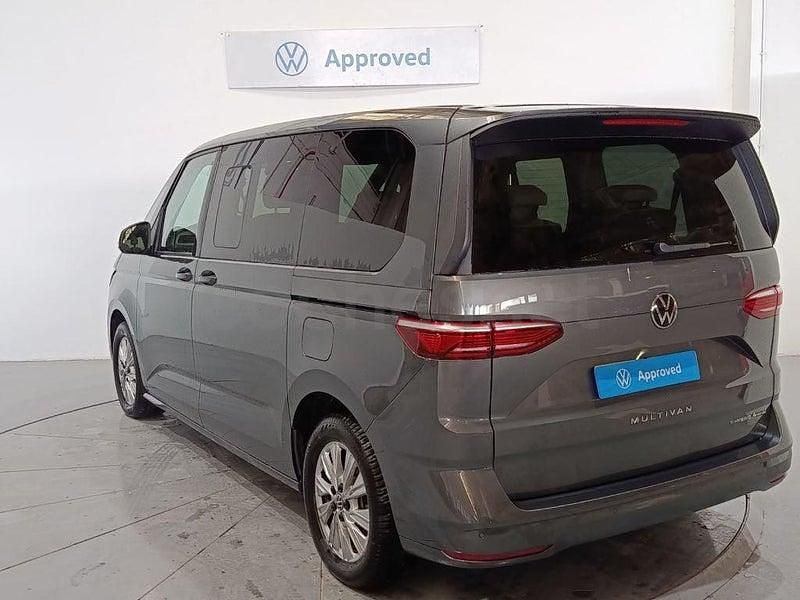 Usado VW Multivan 245 CV (180 kW) 2025 Gris / plata Van