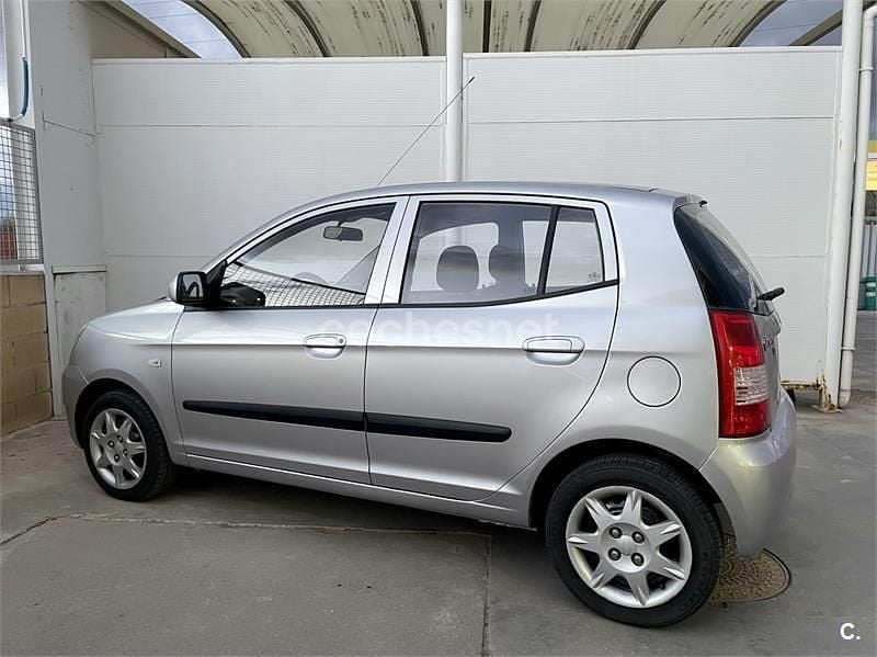 Usado Kia Picanto LX 65 CV (47 kW) 2006 Gris / plata Utilitario