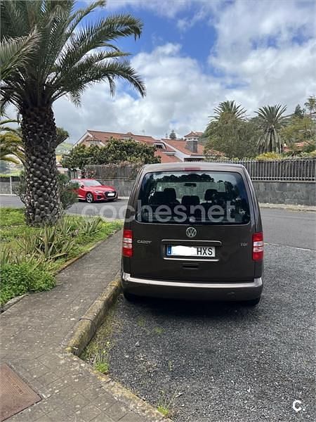 Usado VW Caddy Trendline 102 CV (75 kW) 2014 Marrón Monovolumen