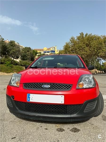Usado Ford Fiesta Ambiente 68 CV (50 kW) 2007 Rojo Berlina