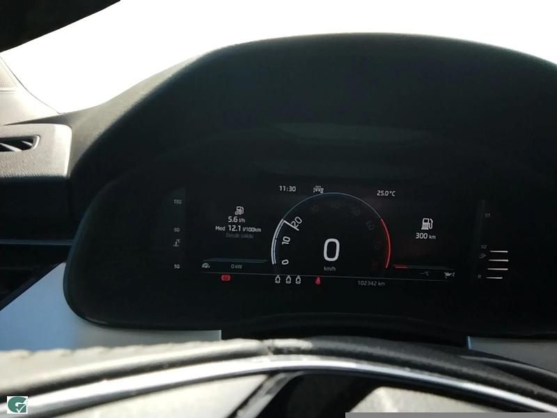 Usado Skoda Kamiq Ambition 110 CV (80 kW) 2023 Azul SUV