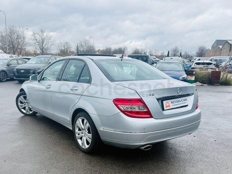 Usado Mercedes C220 Avantgarde 170 CV (125 kW) 2011 Gris / plata Berlina