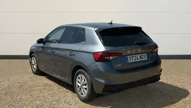 Usado Skoda Fabia Selection 95 CV (69 kW) 2025 Gris Utilitario