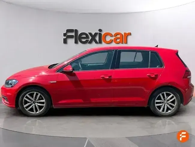 Usado VW Golf VIII Edition 130 CV (95 kW) 2020 Rojo Berlina