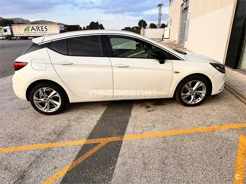 Usado Opel Astra Dynamic 110 CV (80 kW) 2016 Blanco Berlina