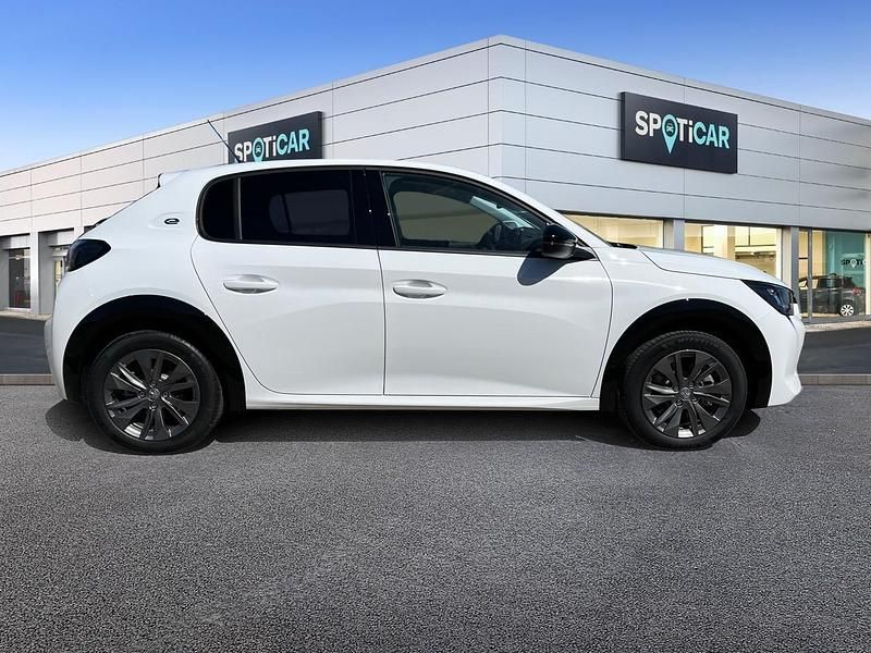 Usado Peugeot e-208 Allure 100 kW (136 CV) 2023 Blanco Utilitario