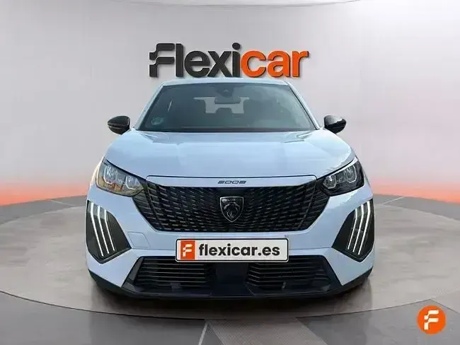 Używany Peugeot 2008 Active 100 KM (73 kW) 2023 Biały SUV
