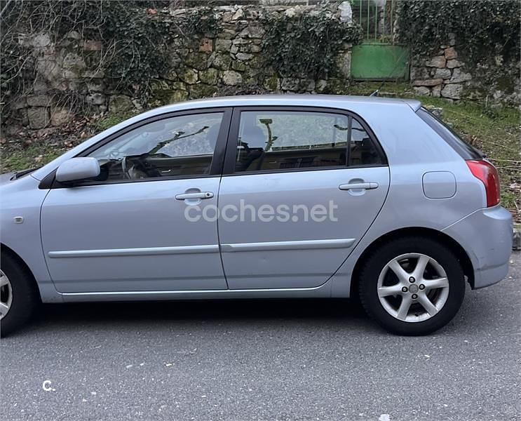 Usado Toyota Corolla Sol 110 CV (80 kW) 2005 Gris / plata Berlina