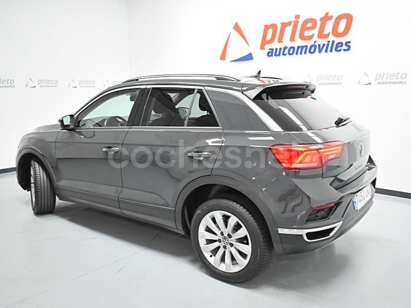 Usado VW T-Roc Advance 115 CV (84 kW) 2021 Gris / plata SUV