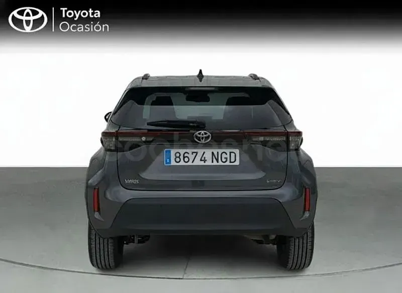 Usado Toyota Yaris Cross Active 130 CV (95 kW) 2025 Gris / plata SUV