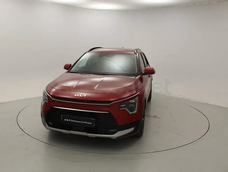 Usado Kia Niro 139 CV (102 kW) 2025 Rojo SUV