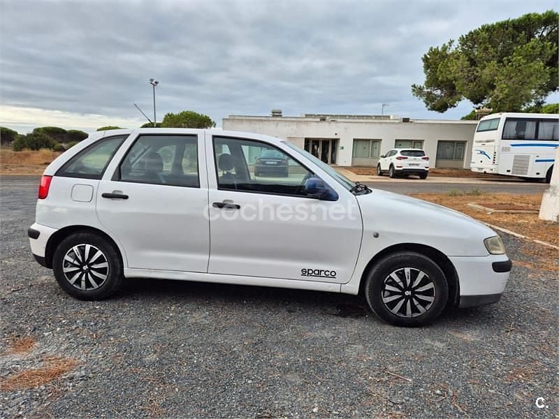 Blanco Usado 2002 Seat Ibiza Stella Berlina | 950 € (Super precio) - Imagen 1/4