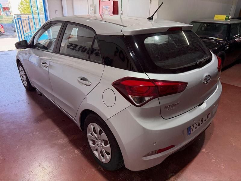 Usado Hyundai i20 85 CV (62 kW) 2016 Gris