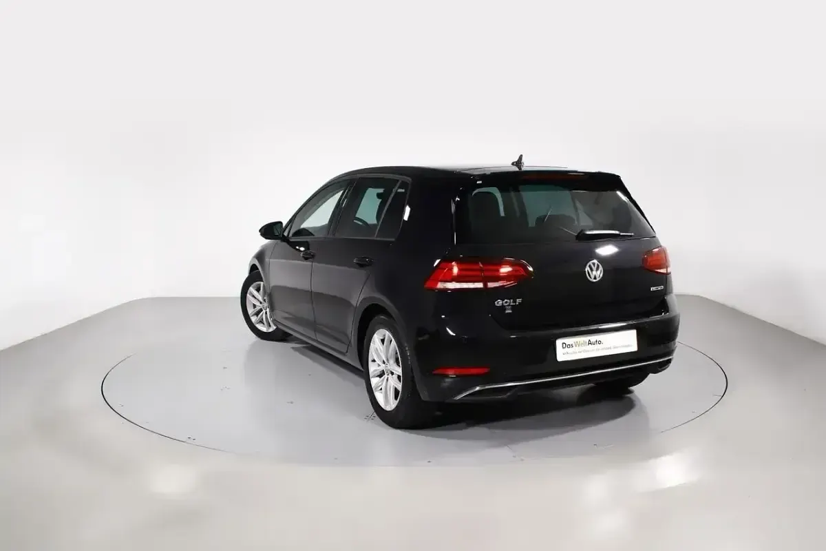 Usado VW Golf VII Advance 150 CV (110 kW) 2018 Negro
