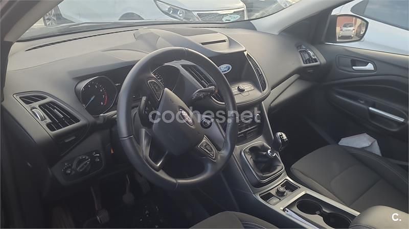 Usado Ford Kuga Trend 120 CV (88 kW) 2019 Negro SUV