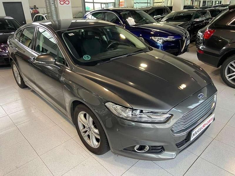 Usado Ford Mondeo Titanium 160 CV (117 kW) 2016 Gris / plata Berlina