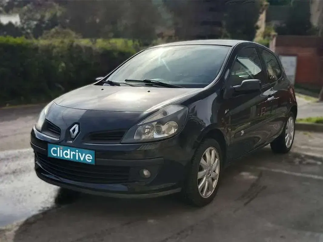 Usado Renault Clio II Authentique 75 CV (55 kW) 2006 Negro Berlina