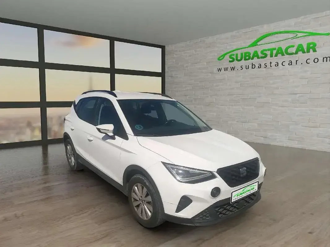 Usado Seat Arona 110 CV (80 kW) 2023 Blanco SUV