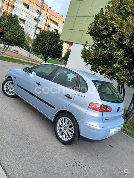 Usado Seat Ibiza Sport 100 CV (73 kW) 2004 Azul Utilitario