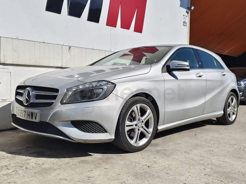Usado Mercedes A180 Style 122 HP (89 kW) 2014 Cinzento Sedan