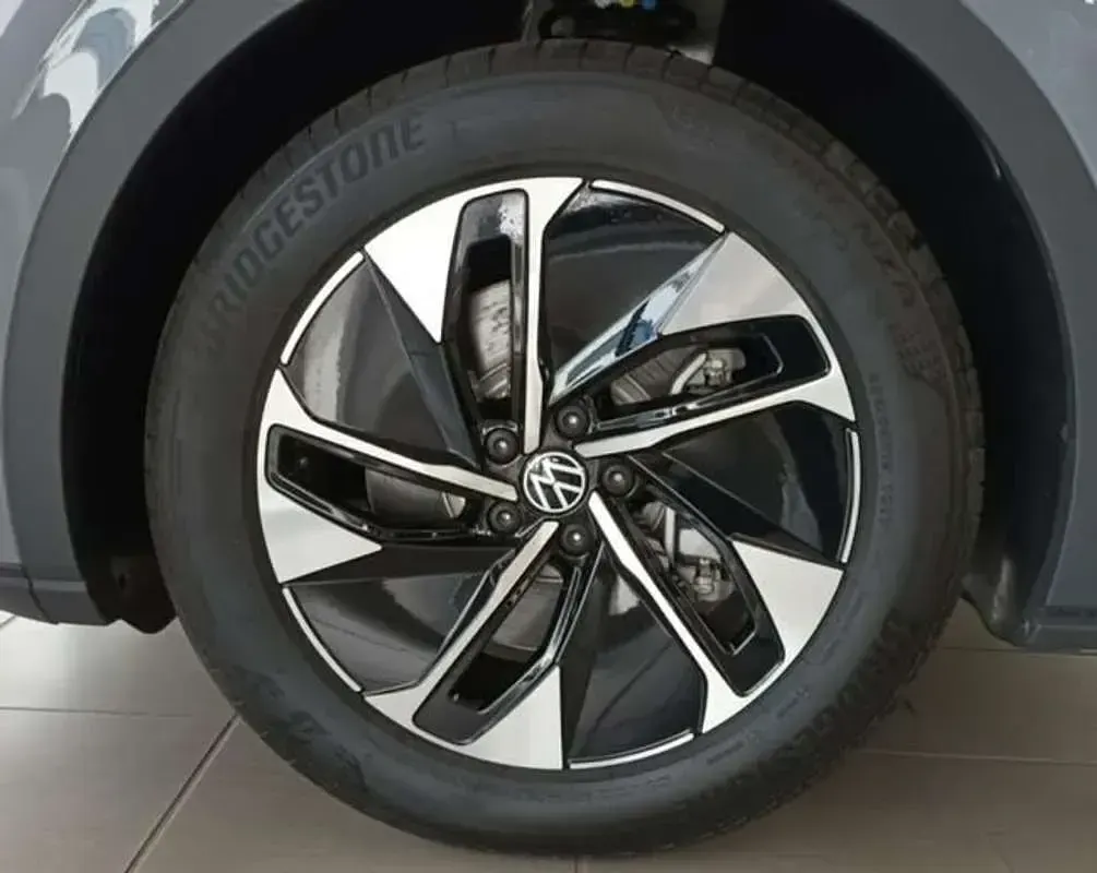 Ny VW ID.5 Pro 150 kW (204 HK) 2025 Grå SUV